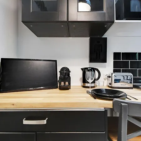 Comfortable Studio Porte-dauphine Apartment Paris