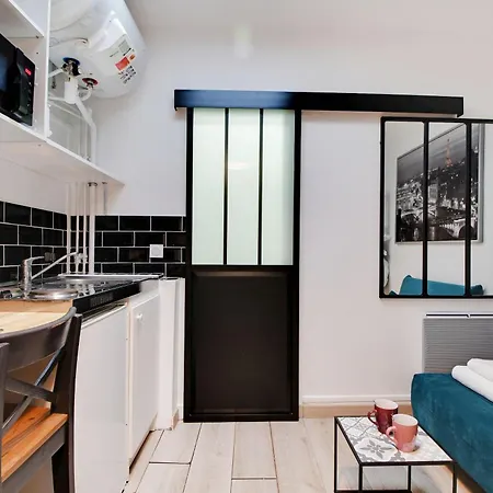 Comfortable Studio Porte-dauphine