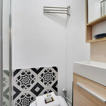 Comfortable Studio Porte-dauphine