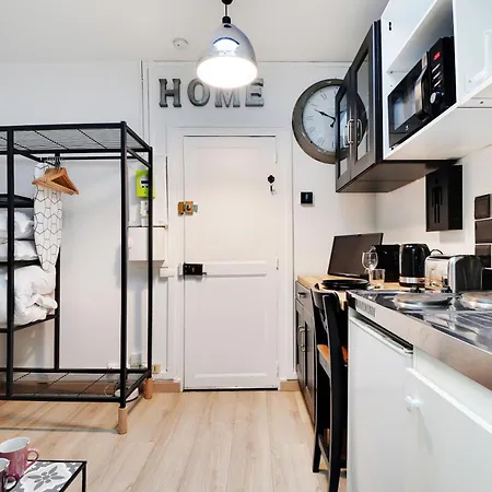 Comfortable Studio Porte-dauphine 아파트 파리